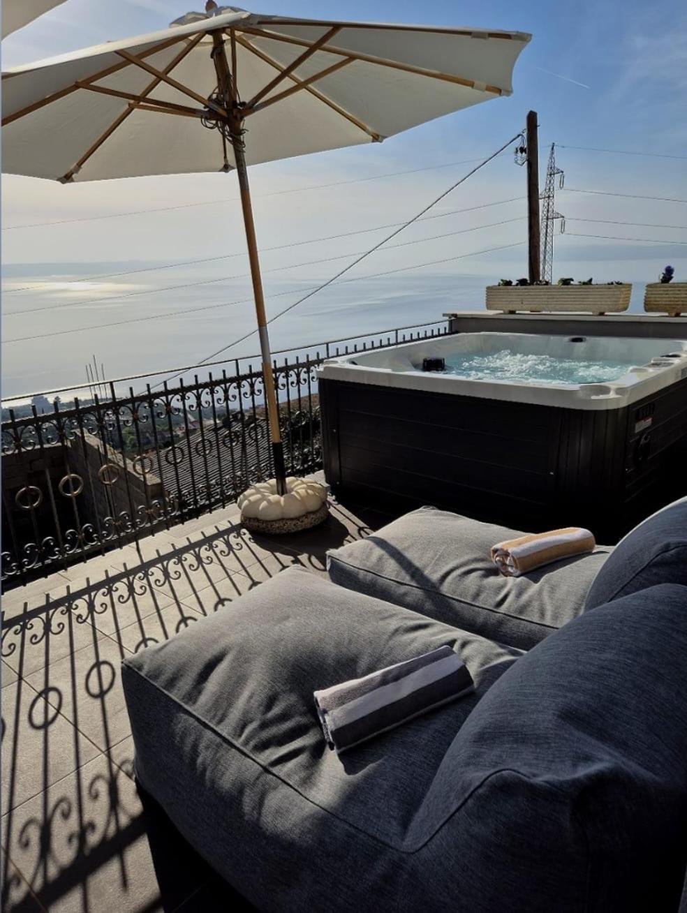 Holliday Home Alida With Jacuzzi พอดโกรา ภายนอก รูปภาพ