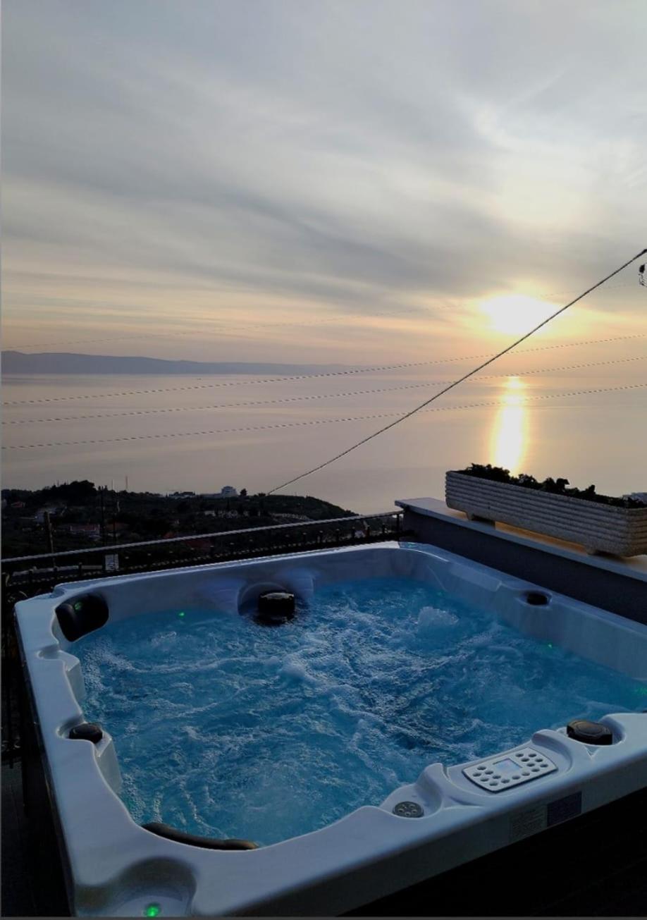 Holliday Home Alida With Jacuzzi พอดโกรา ภายนอก รูปภาพ