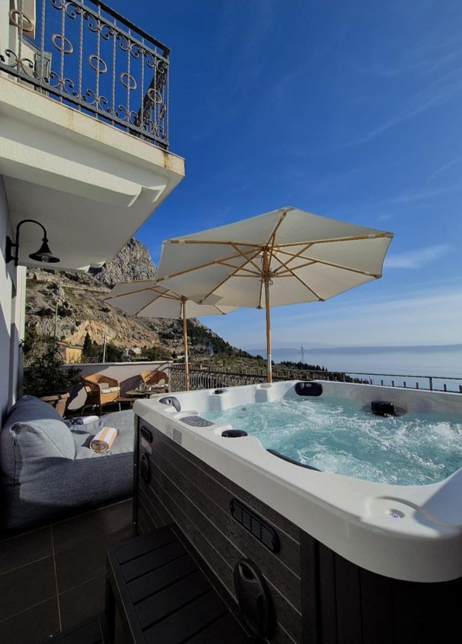 Holliday Home Alida With Jacuzzi พอดโกรา ภายนอก รูปภาพ